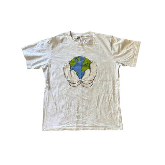 Uniqlo Other - Men's L Kaws x Uniqlo T-Shirt